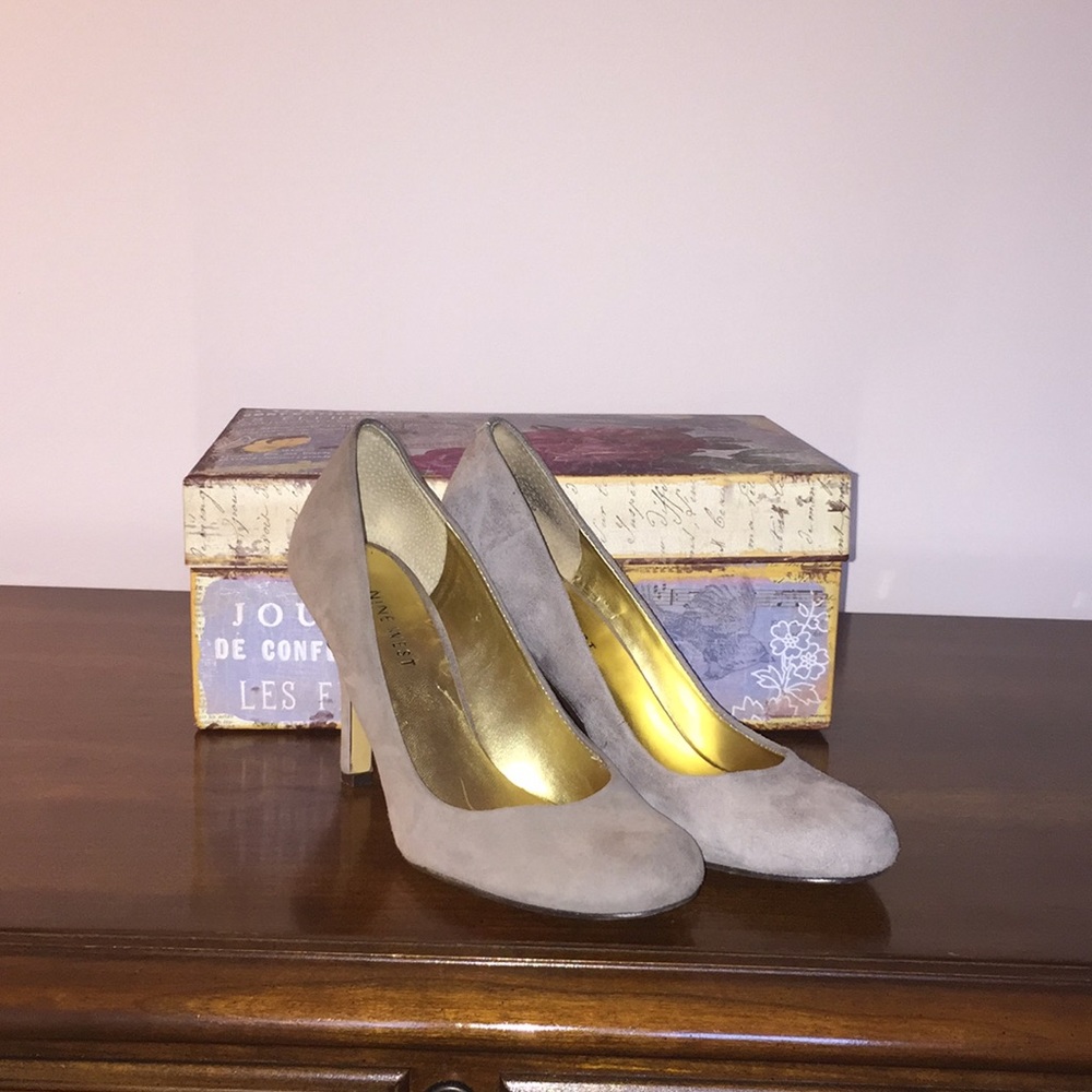 Nine West Gray Suede Pumps